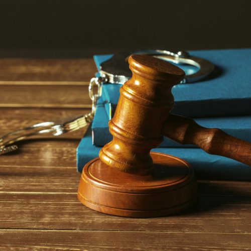 Arresto domiciliario vs. condena en prisión