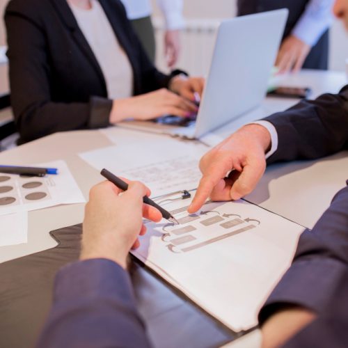 Advocats immobiliaris a Girona: La teva assegurança de vida en qualsevol contracte